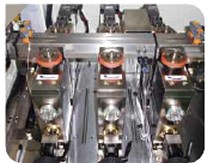 Side packing unit with three packing stations
