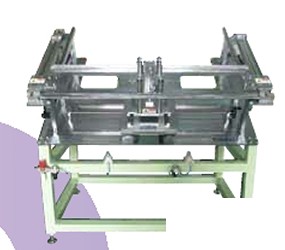 Manual core builder frame table